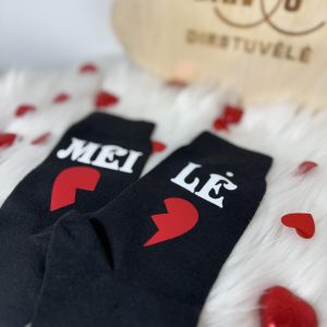 juodos kojinės su spauda