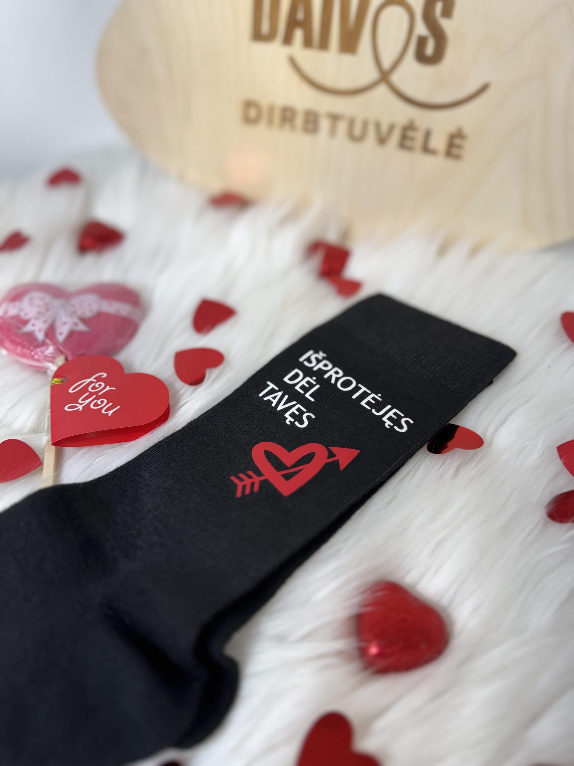 Kojinės su užrašu juodos