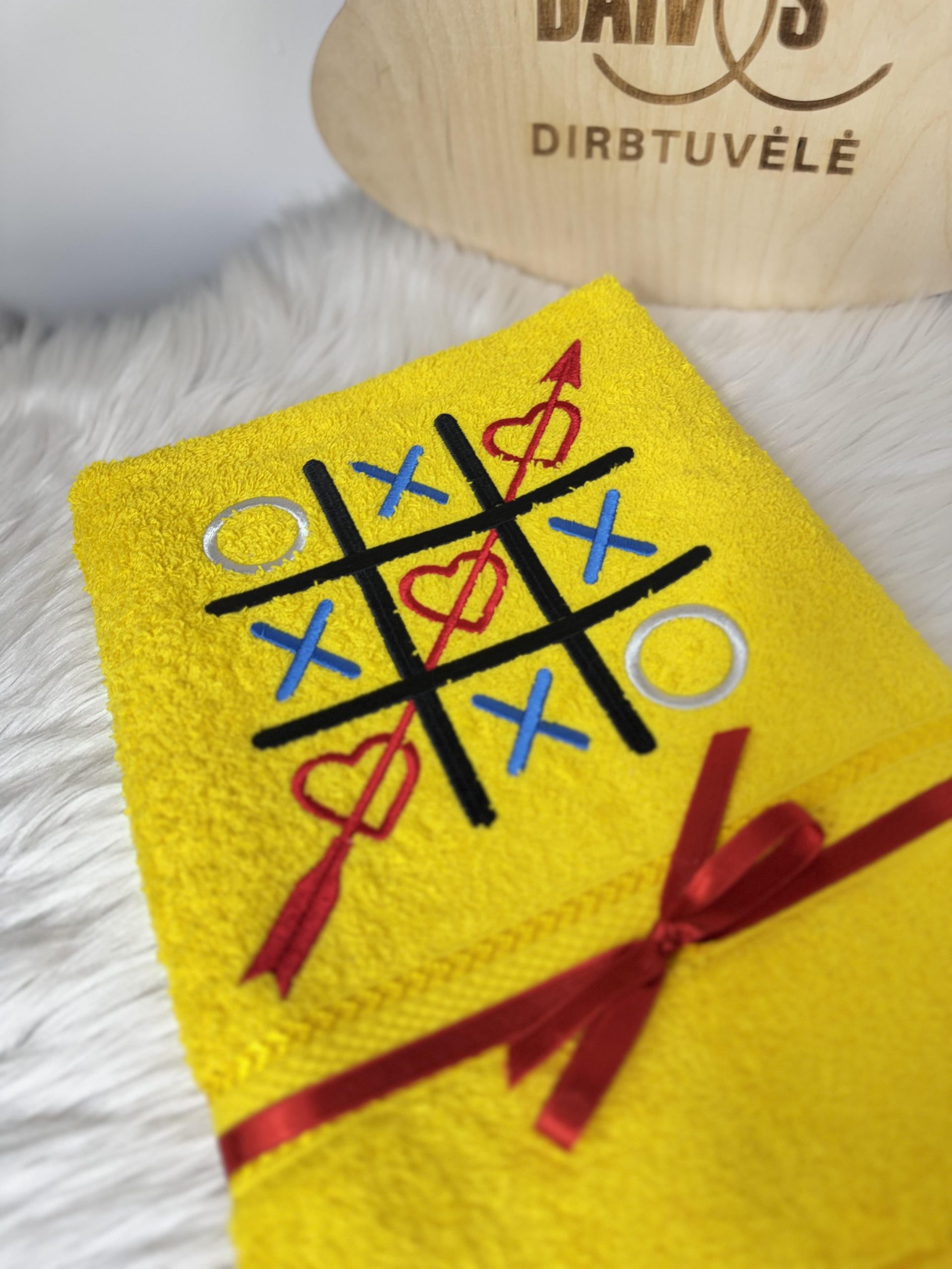 Siuvinėtas rankšluostis Geltonas