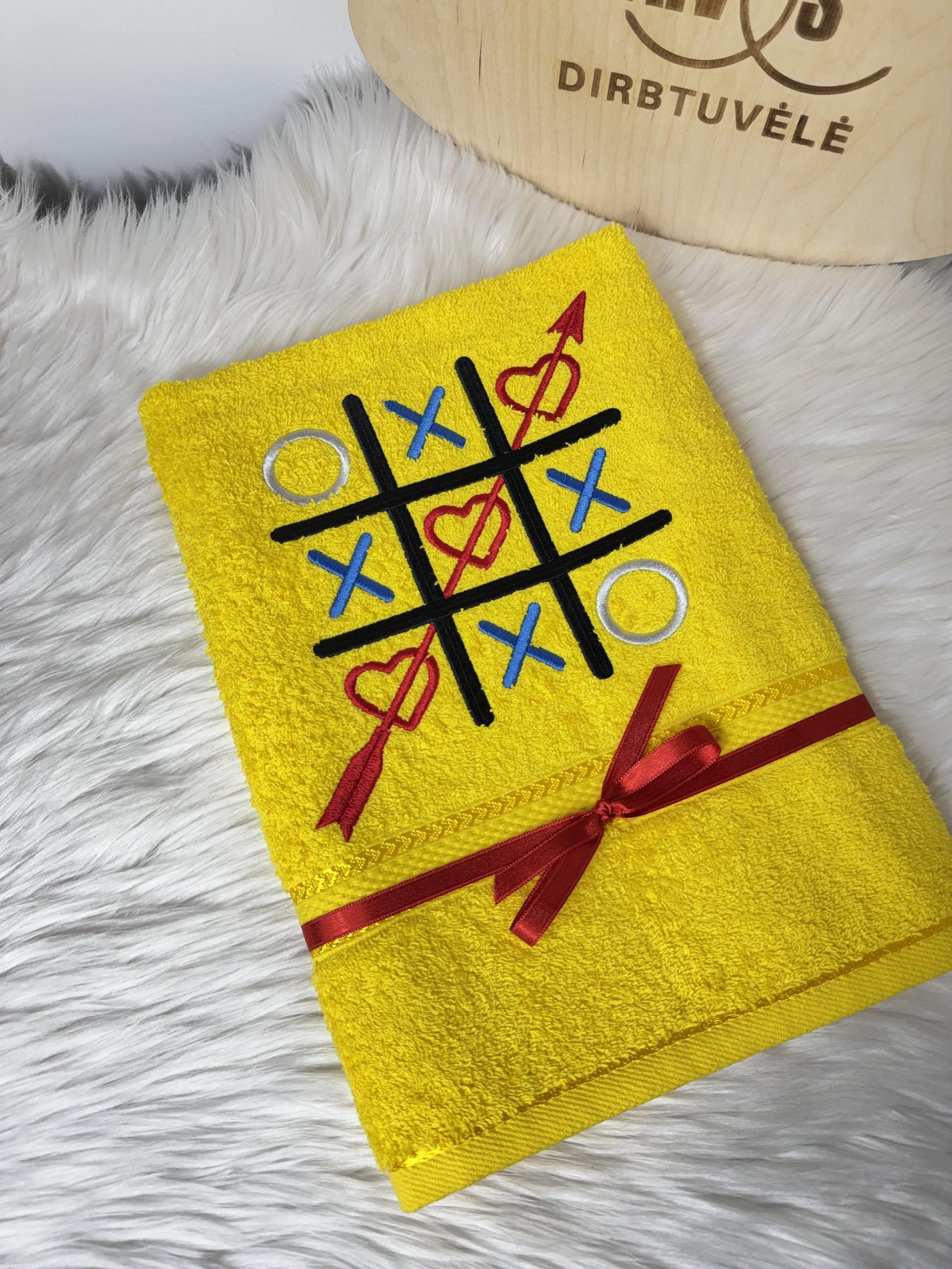 Siuvinėtas rankšluostis geltonas