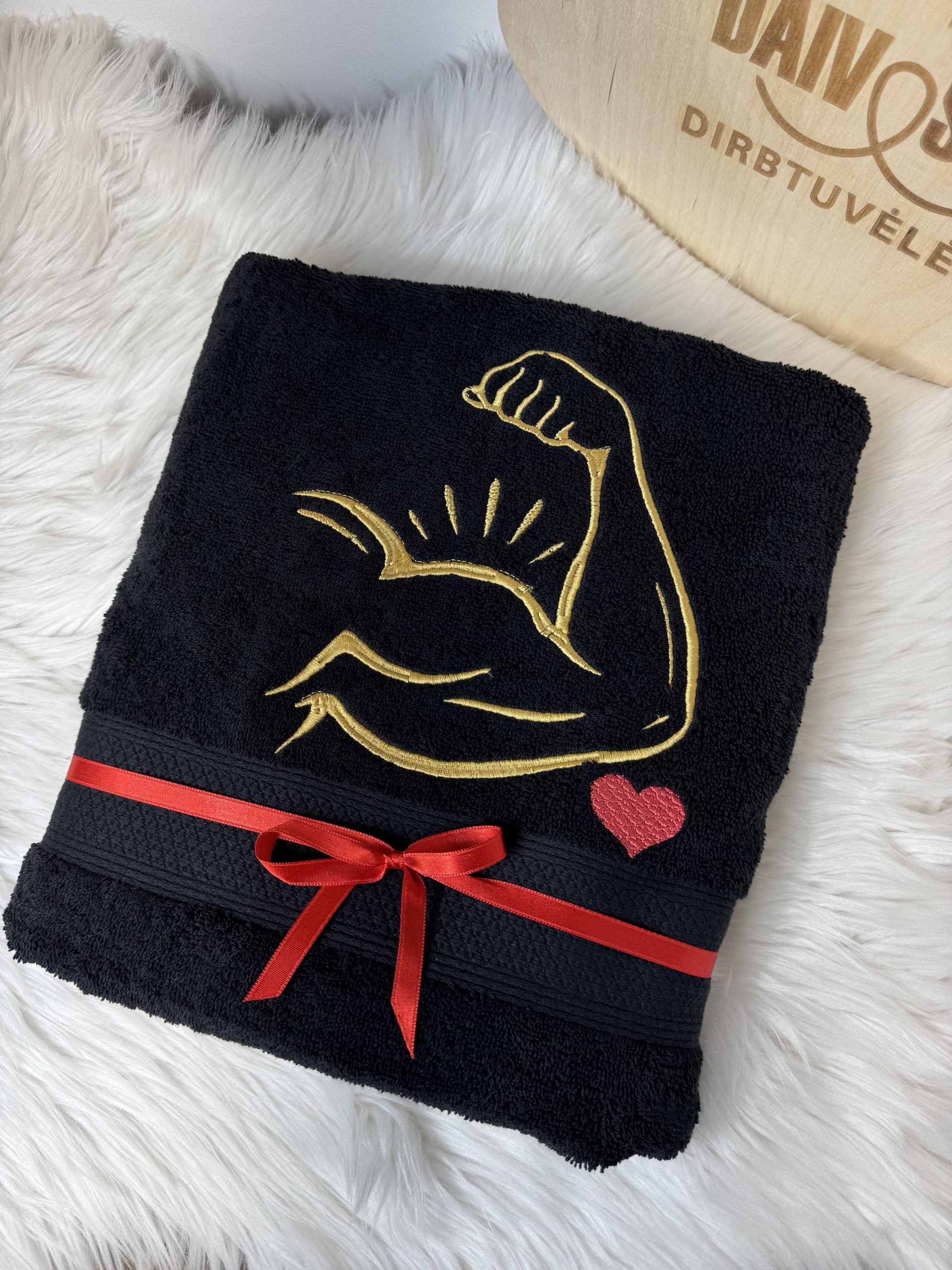 siuvinėtas rankšluostis juodas