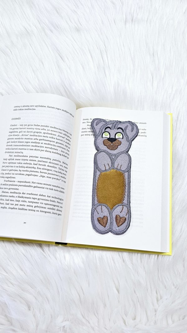 Siuvinėtas skirtukas knygai PILKAS ŠUNIUKAS