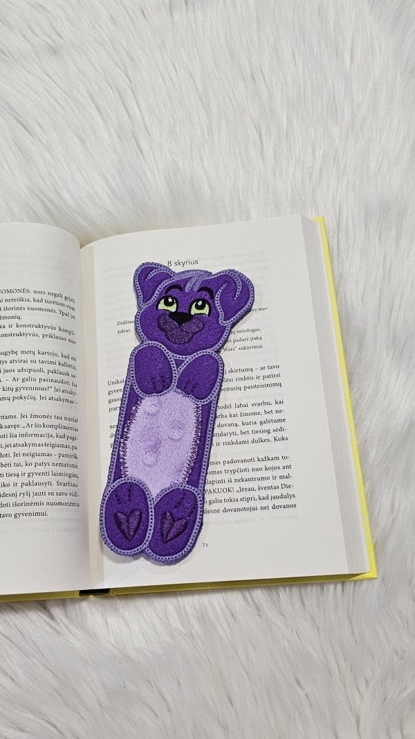 Siuvinėtas skirtukas knygai VIOLETINIS ŠUNIUKAS