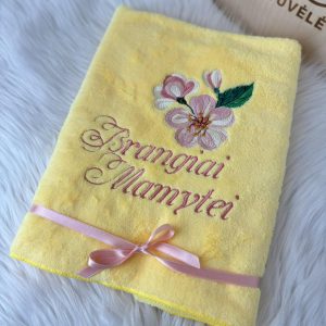 Geltonas siuvinėtas rankšluostis Brangiai Mamytei