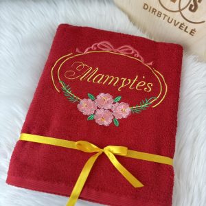 Raudonas siuvinėtas rankšluostis Mamytė 70x140