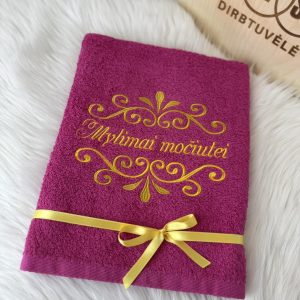 Ciklameninis siuvinėtas rankšluostis Mylimai močiutei