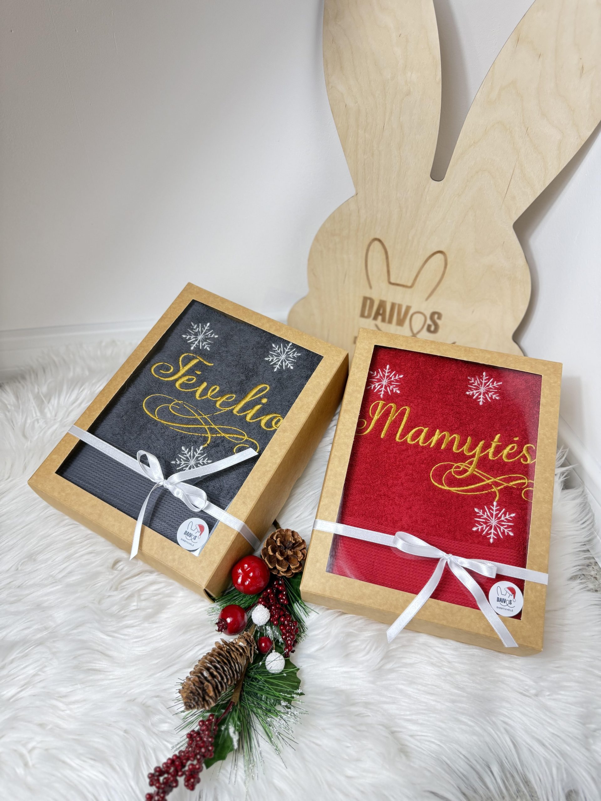 Siuvinėti rankšluosčiai Tėvams Kalėdoms