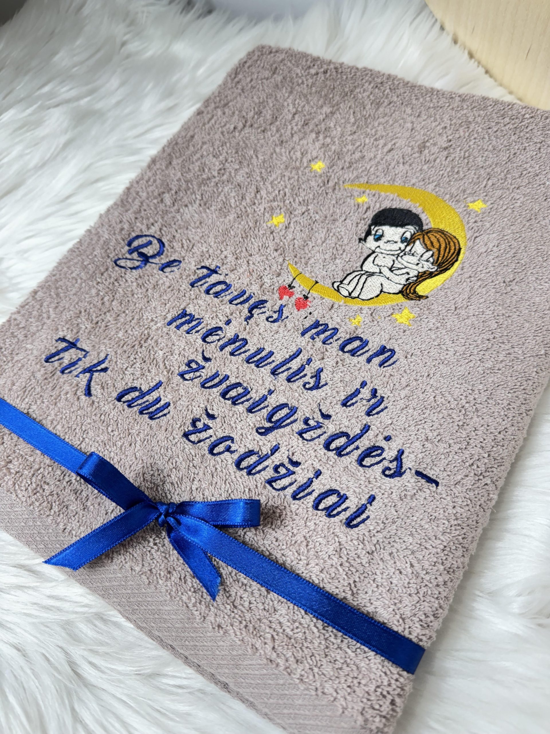 Siuvinėtas rankšluostis kakavinės spalvos