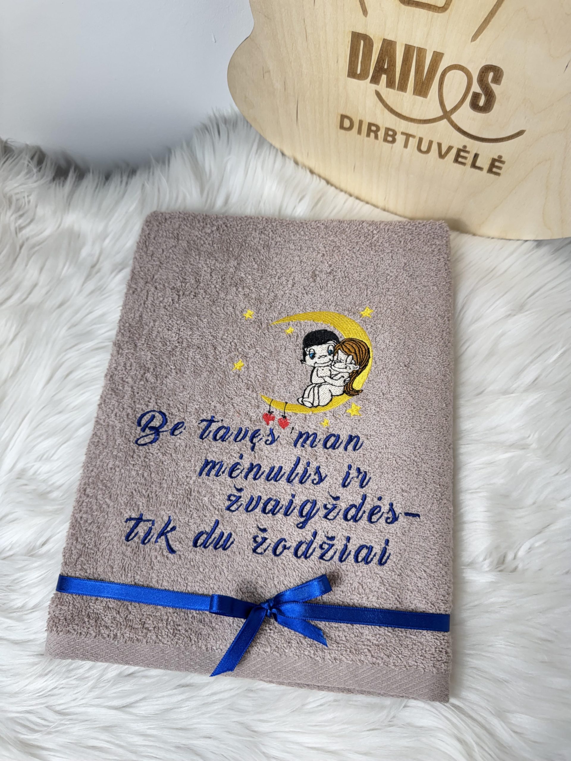 Siuvinėtas rankšluostis kakavinės spalvos