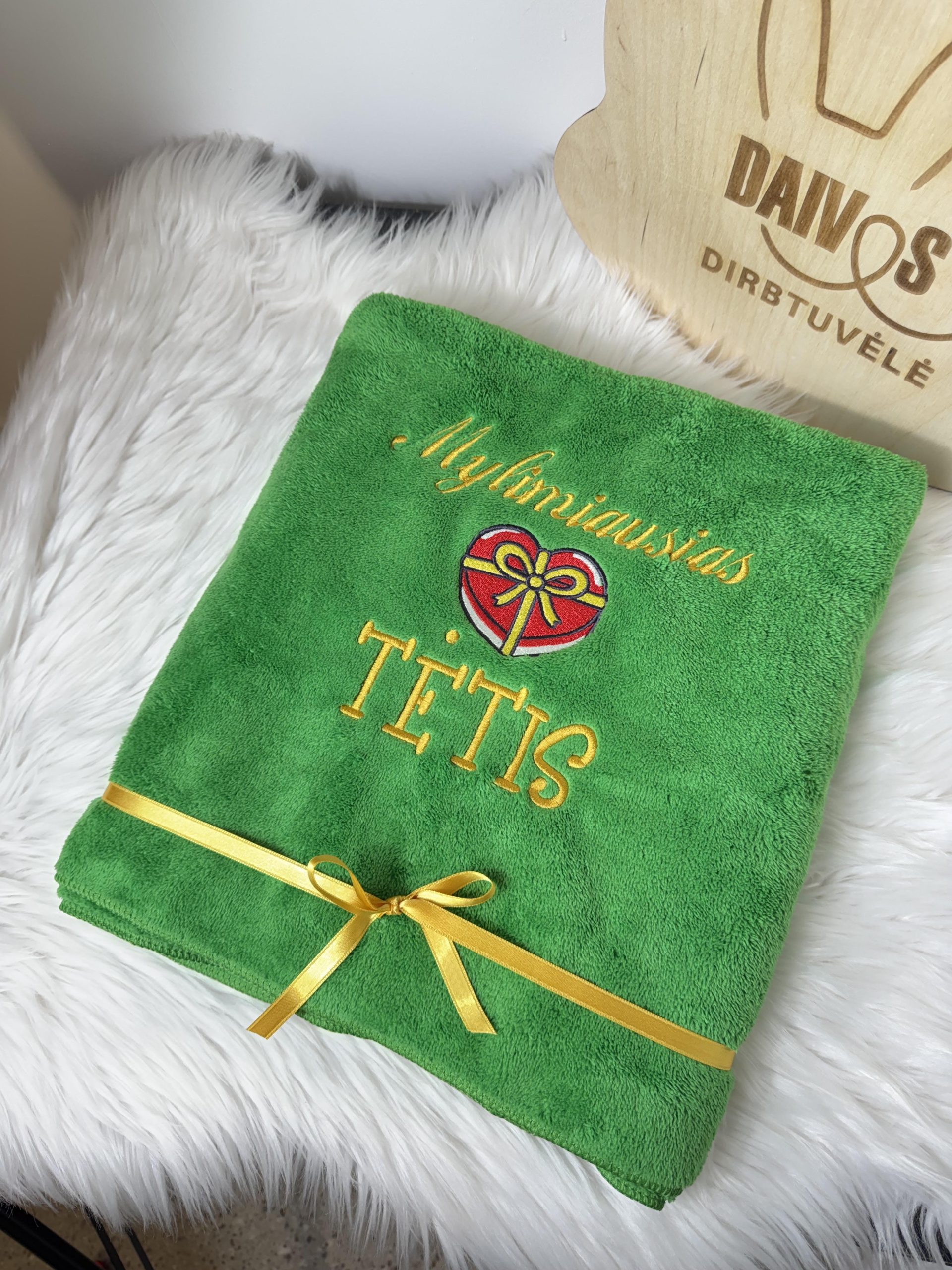 Siuvinėtas rankšluostis žalias