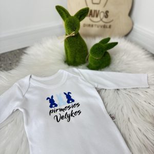 baltas smėlinukas su 3 kiškučiais velykoms