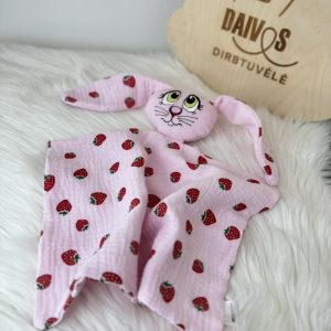 Rožinis muslino migdukas kiškutė braškių raštu bei veliūriniu veiduku