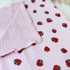 muslino kūdikiui pledukas Braškės, lengvas pledukas vežimėliui